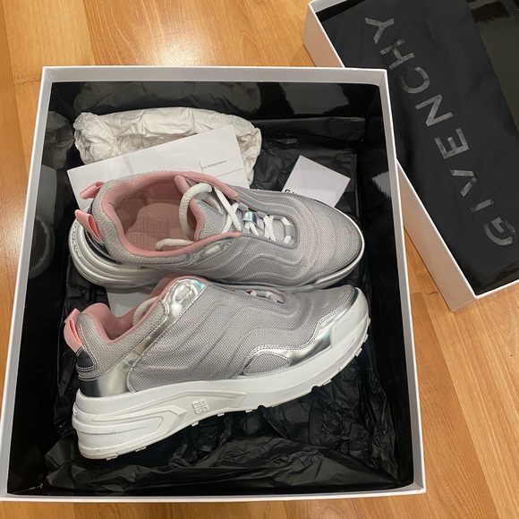 GIVENCHY Giv 1 Metallic Runner Sneakers - Picture 3 of 8